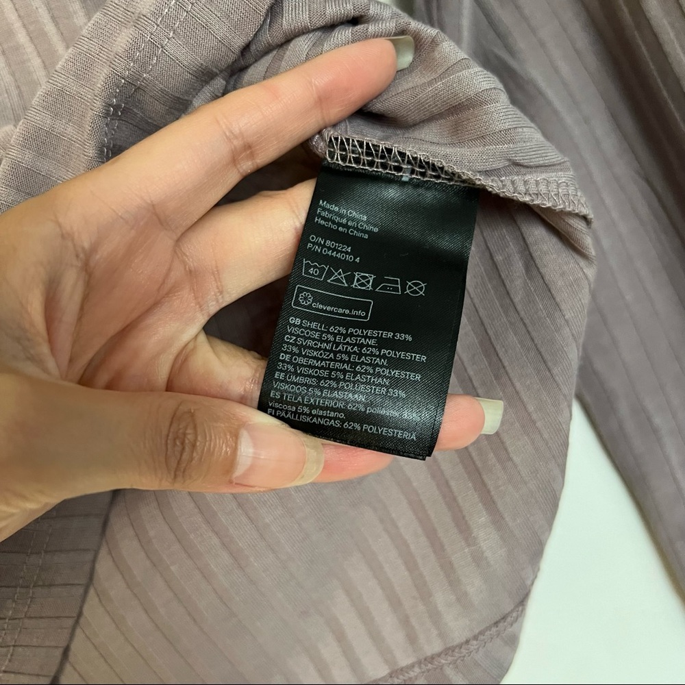 H&M Top - Picture 3 of 4